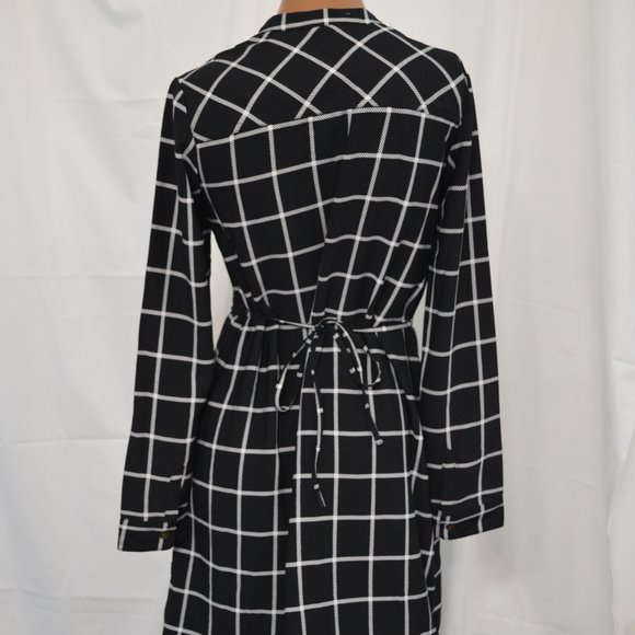 Women's Dress - Picture 3 of 4